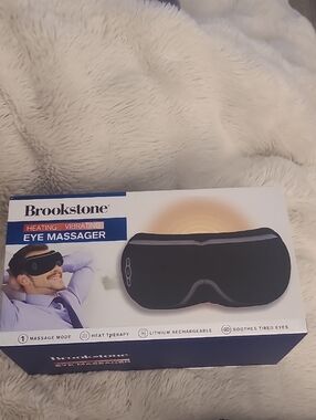 Brookstone Black Heating & Vibrating Eye Massager - Rechargeable